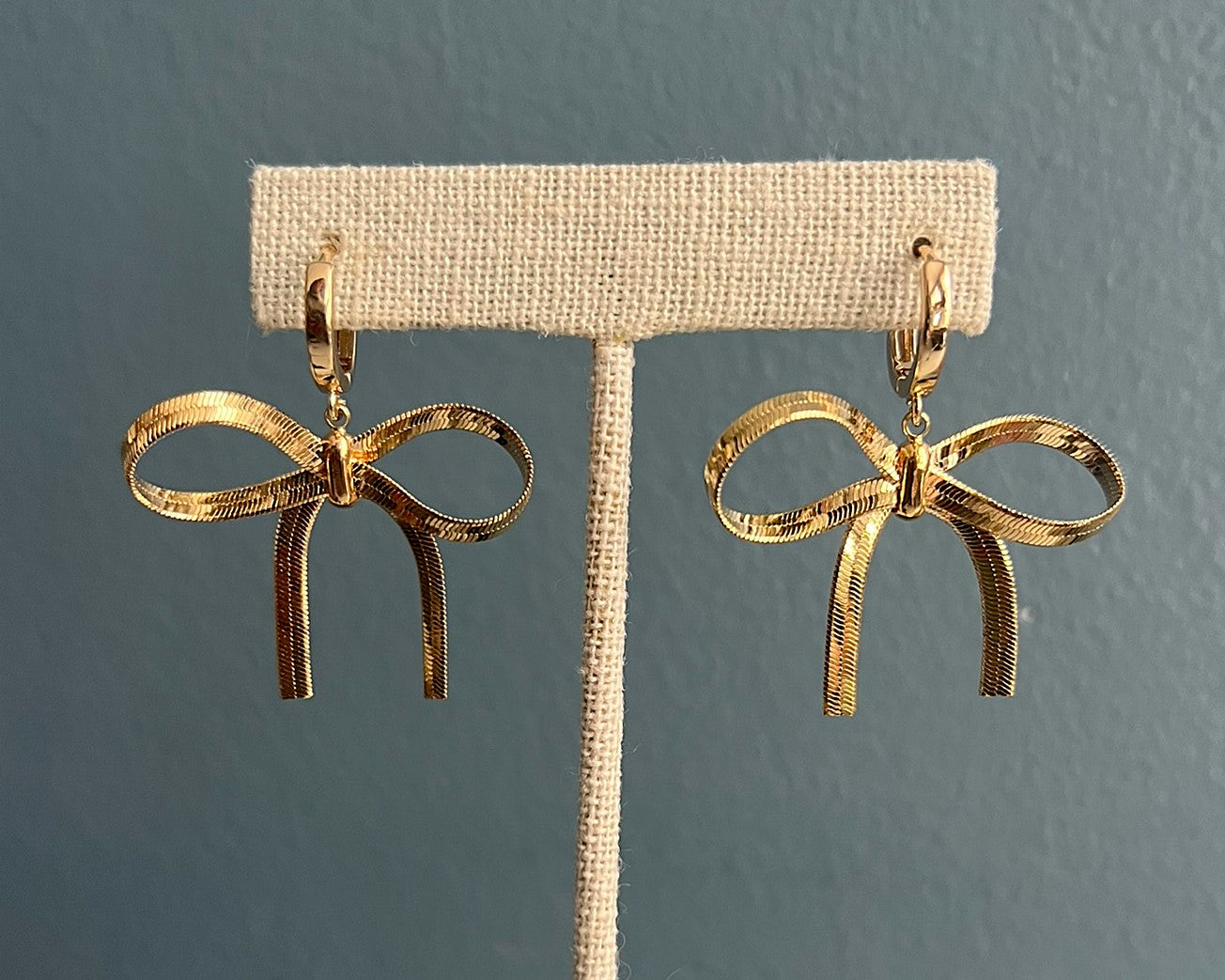 gold bow earrings