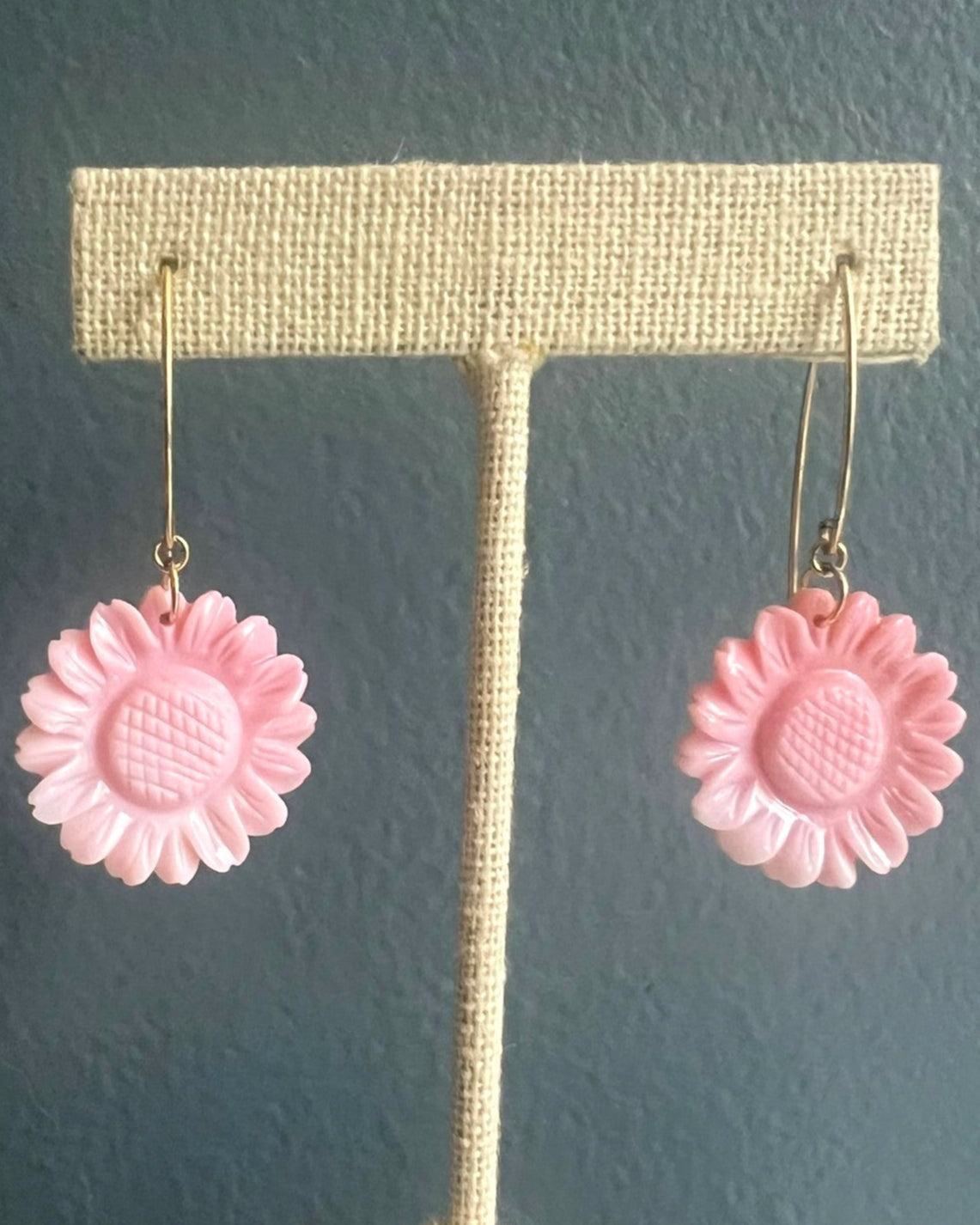 pink queen conch sunflower pendant