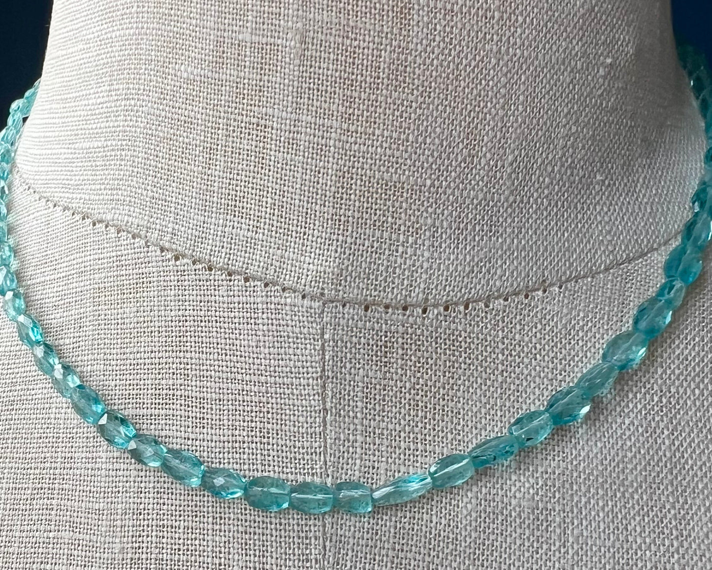 oval apatite choker