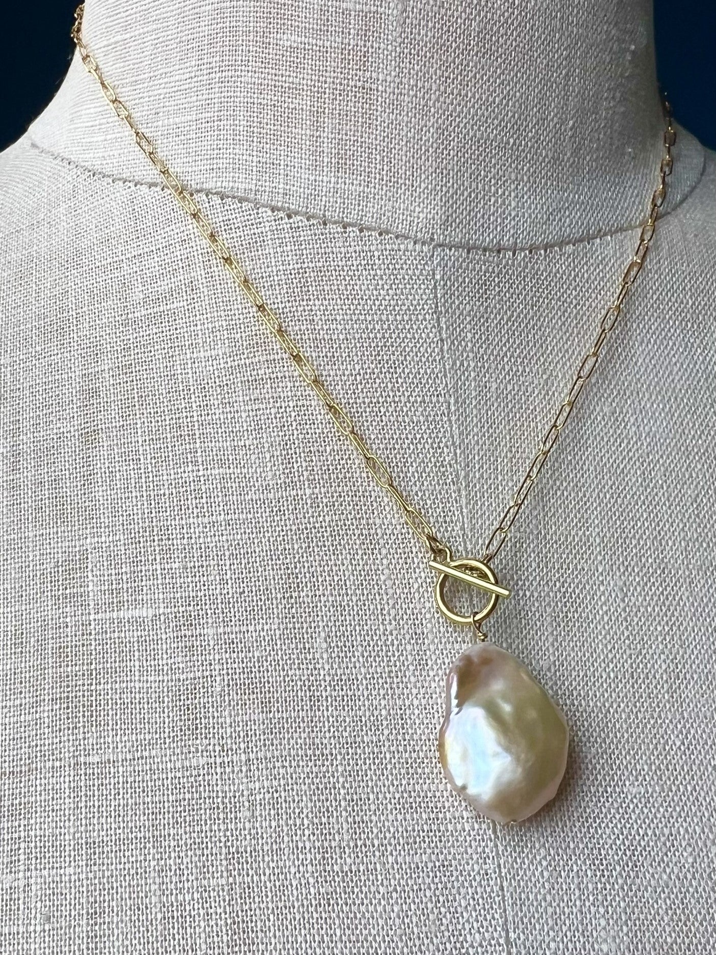 keshi pearl necklace with a toggle clasp