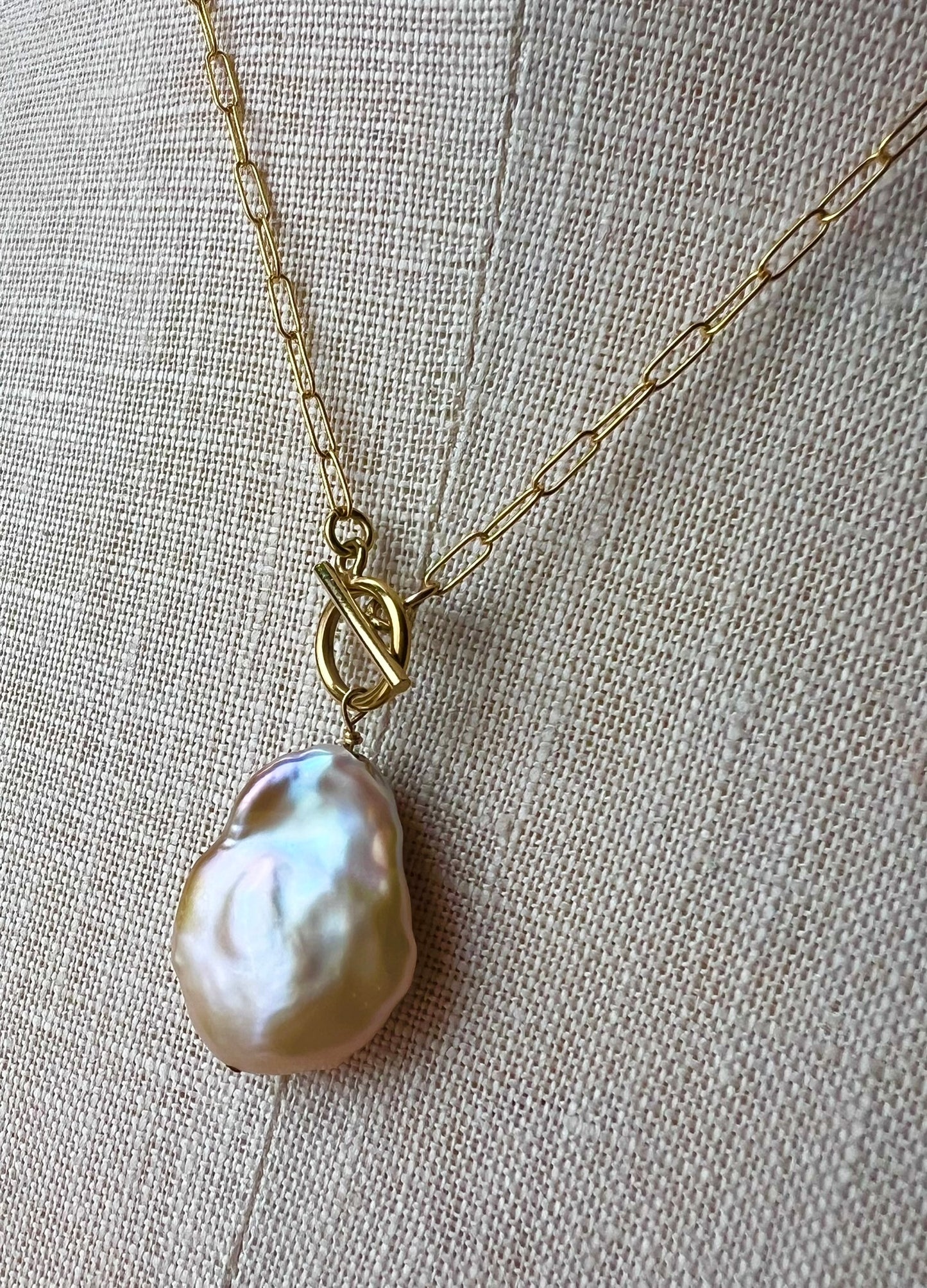 keshi pearl necklace with a toggle clasp